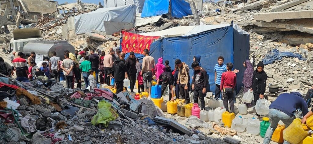 Entrega de ajuda humanitária a Gaza.