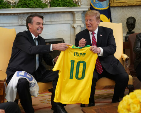 Trump e Bolsonaro sorrindo