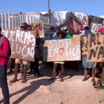 Moradores do bairro do Talude em protesto contra a demolição.