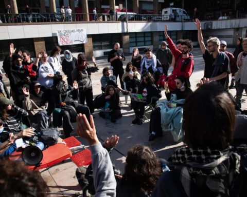Acampada pelo direito à habitação no Porto