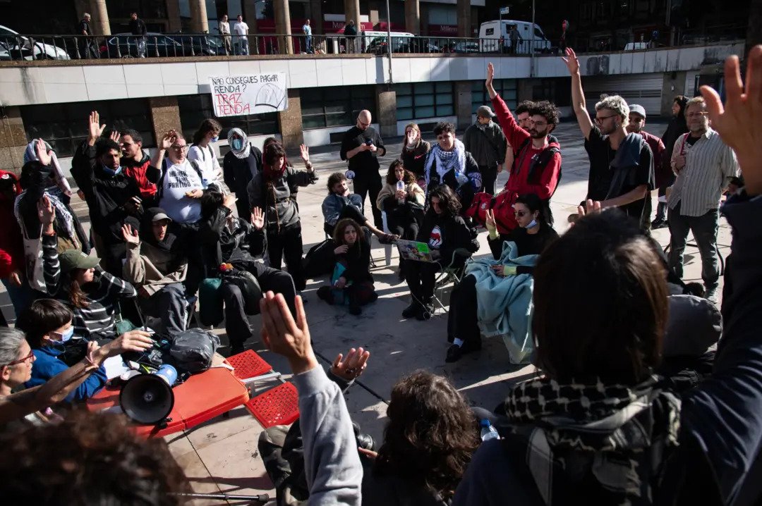 Acampada pelo direito à habitação no Porto